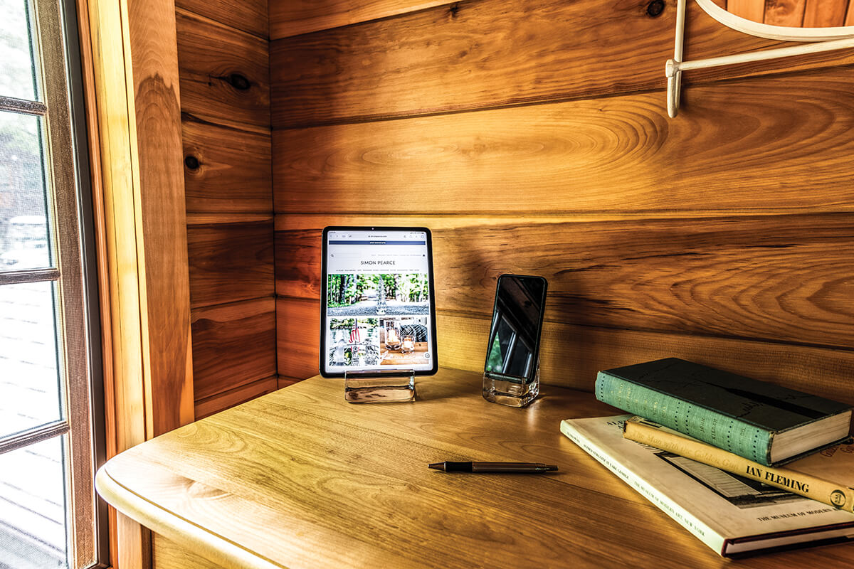 Woodbury Tablet Holder in Gift Box